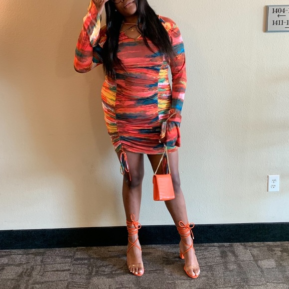 Thigh length long sleeve dress - Picture 5 of 7